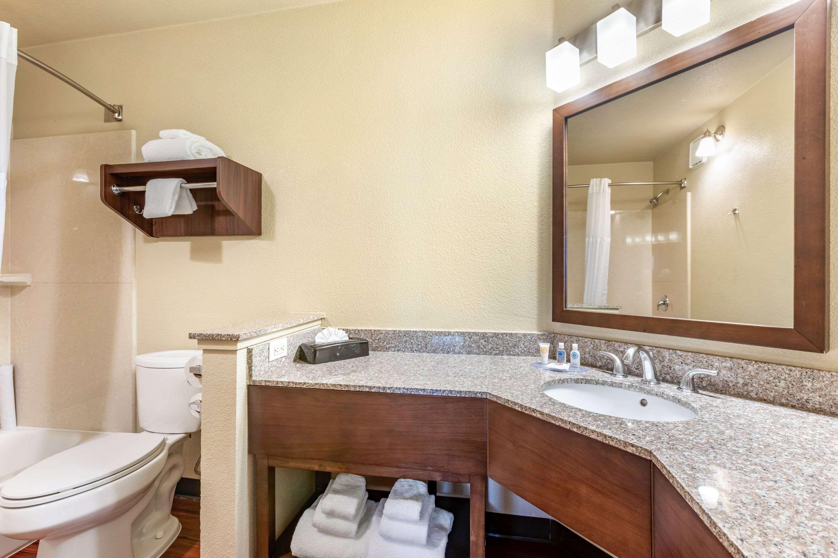 Comfort & Orange County John Wayne Airport Hotel 2*