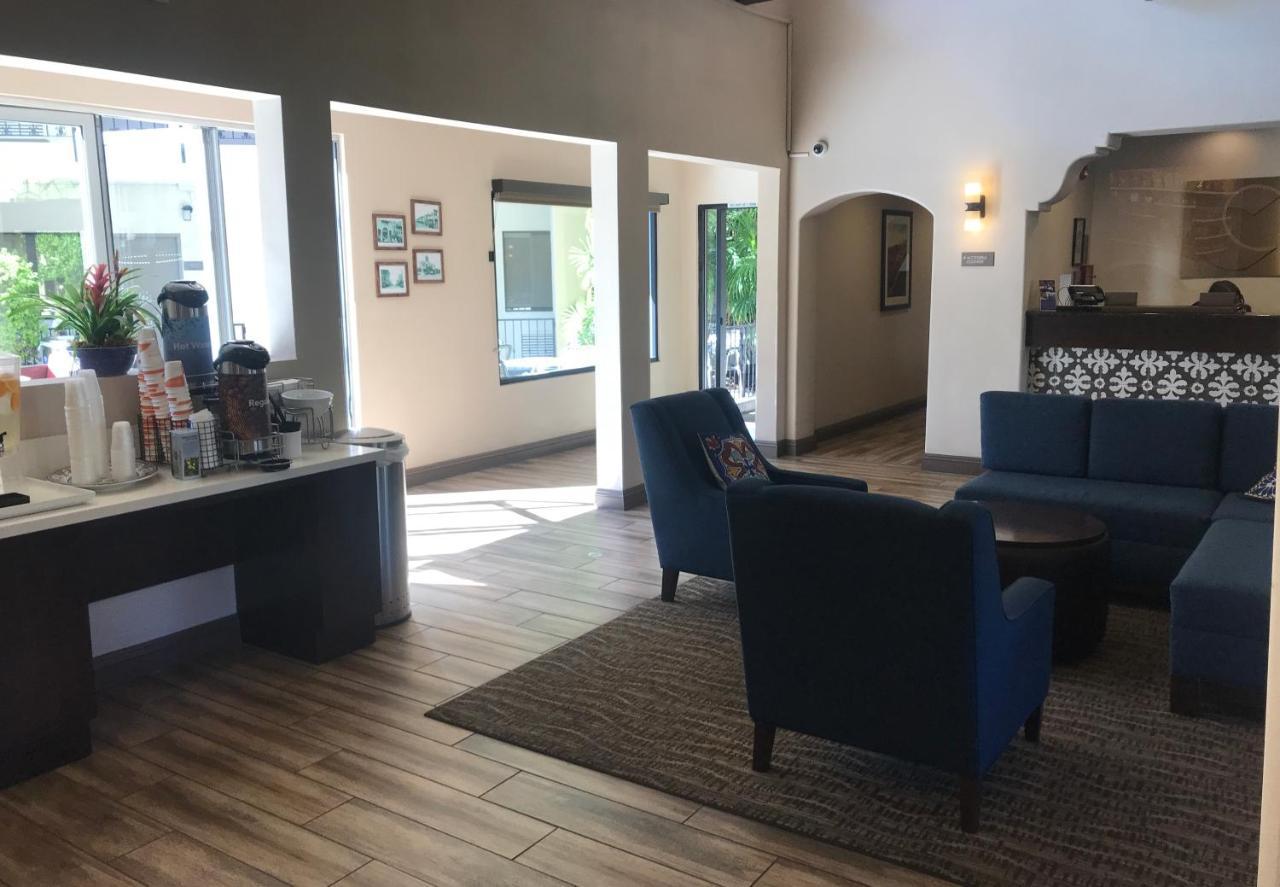 Comfort & Orange County John Wayne Airport Hotel 2*