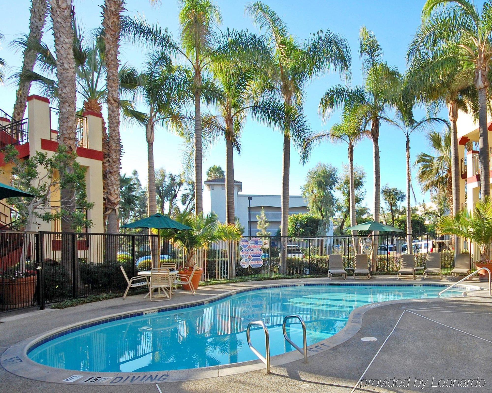 Hotel Comfort & Orange County John Wayne Airport 2*