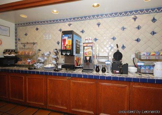 Comfort & Orange County John Wayne Airport Hotel 2*